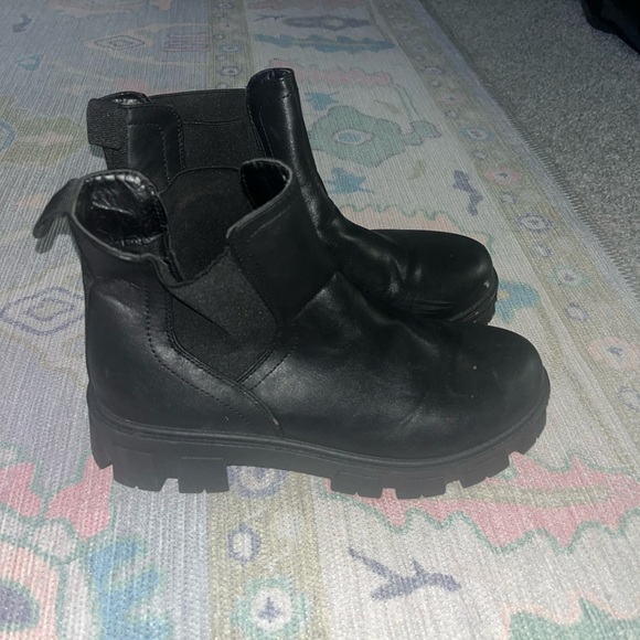 Lug sole black booties - Picture 1 of 4
